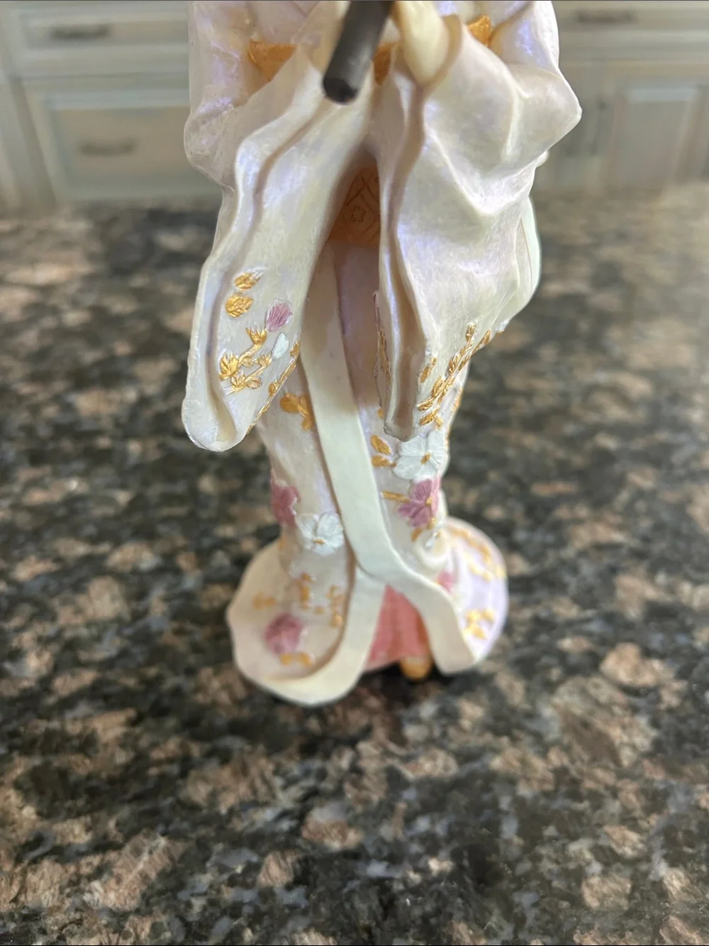 JAPANESE PORCELAIN GEISHA GIRL W UMBRELLA FIGURINE NWT